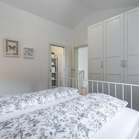 Natasha - Charming Istrian With Private Heated Pool Villa *
