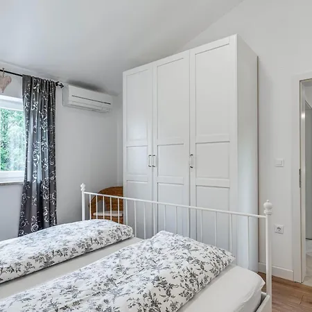 Natasha - Charming Istrian With Private Heated Pool Villa